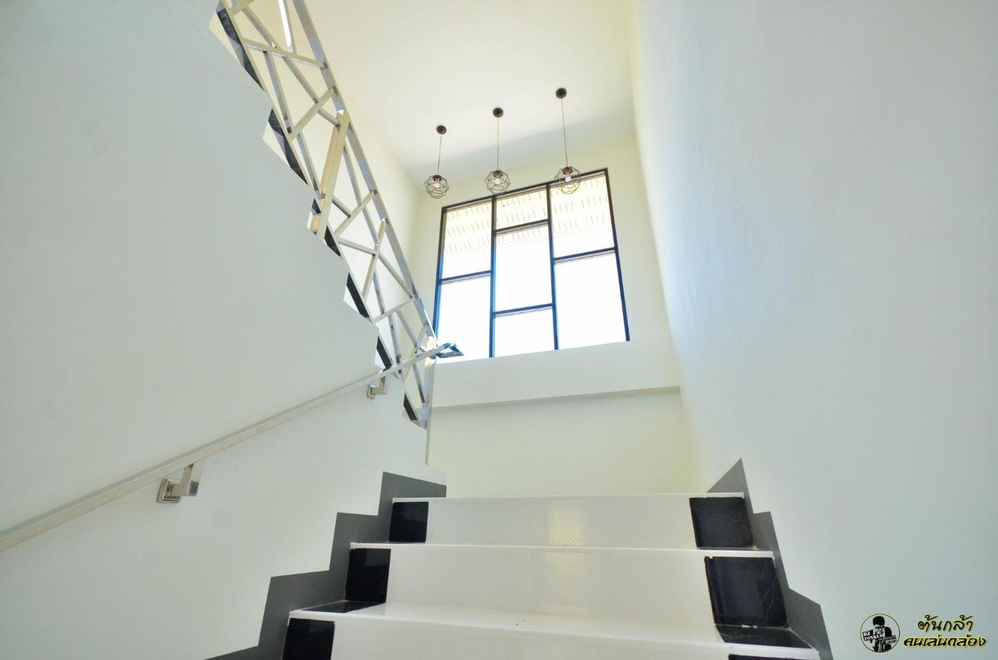 แอ่ว-ดีld Hotel&Residences Ngao Kültér fotó