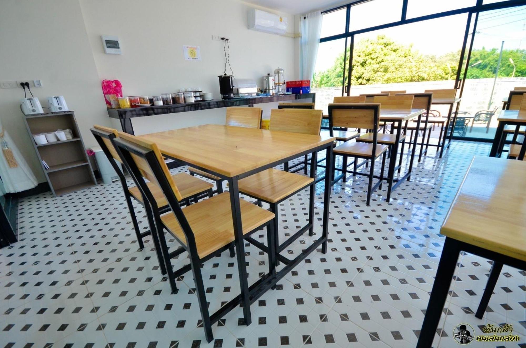 แอ่ว-ดีld Hotel&Residences Ngao Kültér fotó