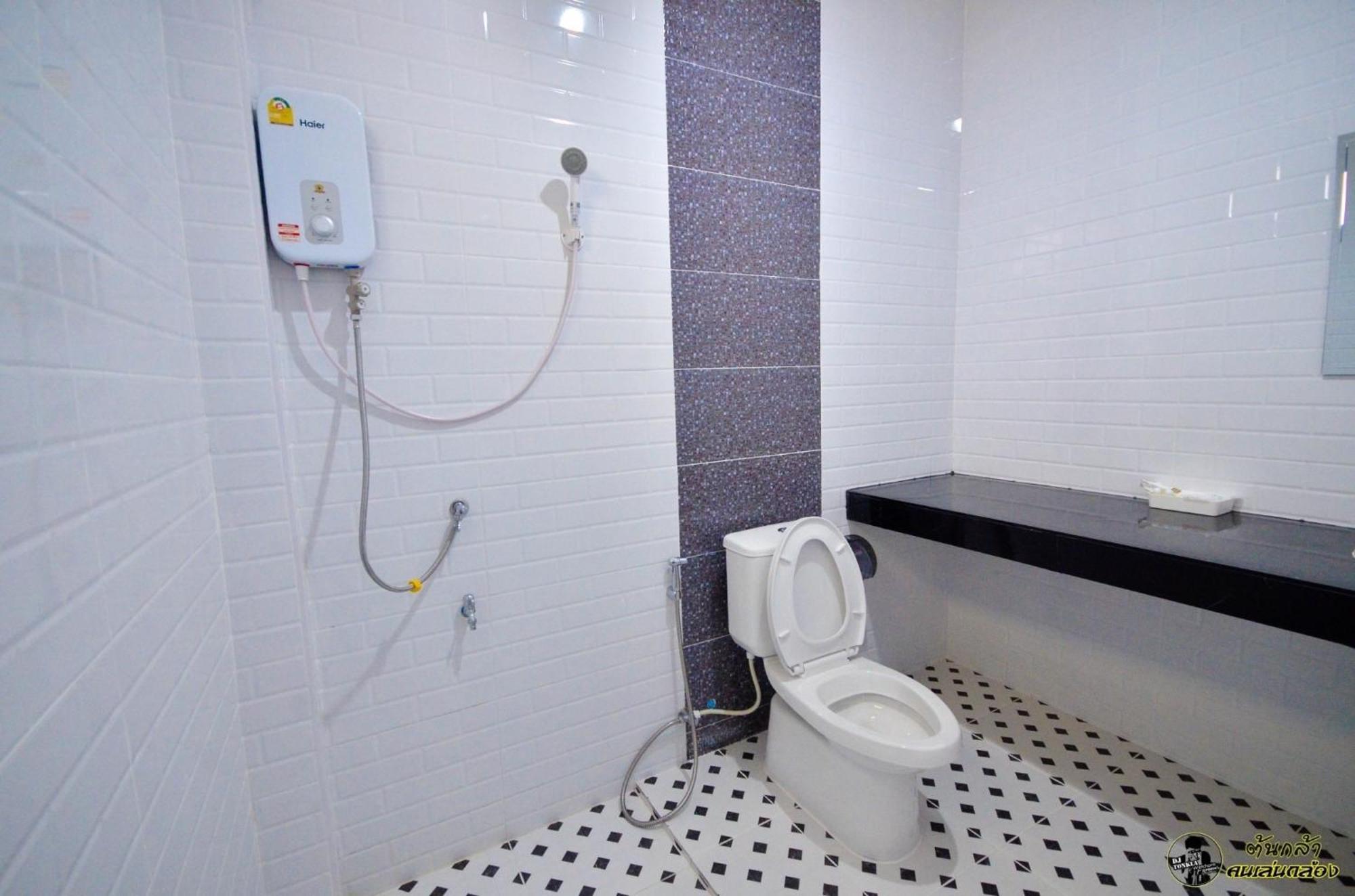 แอ่ว-ดีld Hotel&Residences Ngao Kültér fotó