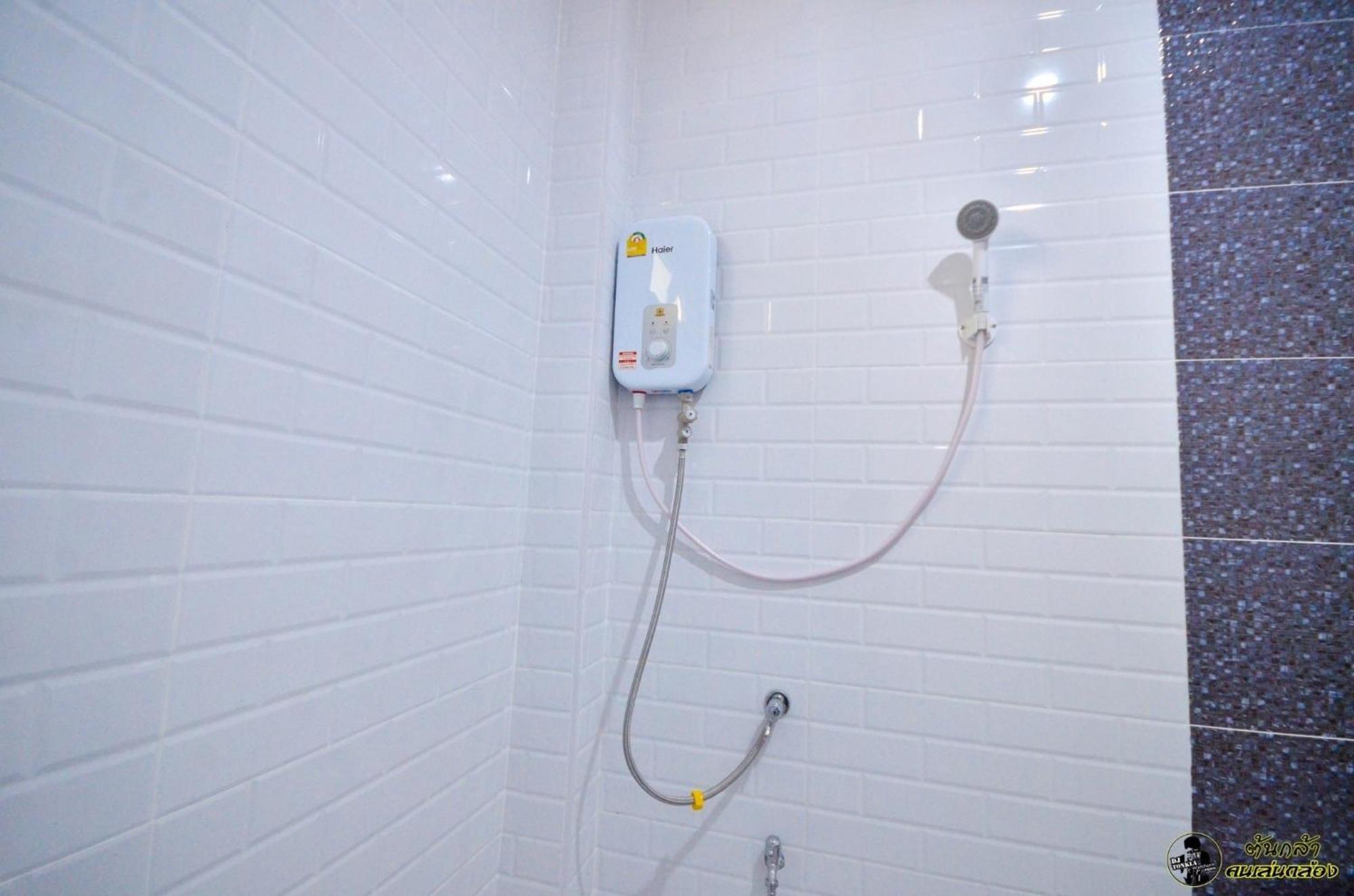 แอ่ว-ดีld Hotel&Residences Ngao Kültér fotó
